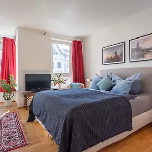 Schoenes In Downtown Mitte Mit Balkon Berlín