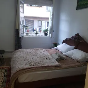 Oakland , Tirana Albanien
