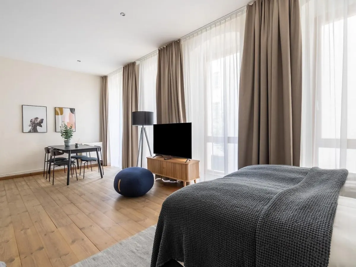 Schoenhouse Avenue - Digital Access Berlin
